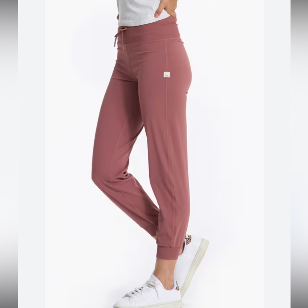 Vuori daily joggers